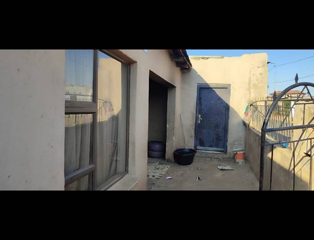 11 BEDROOM HOUSE FOR SALE IN MAPETLA